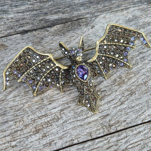 HEIDI DAUS Swarovski Crystal BAT Brooch Pin Mint Original Box Halloween Designer - Picture 4 of 16